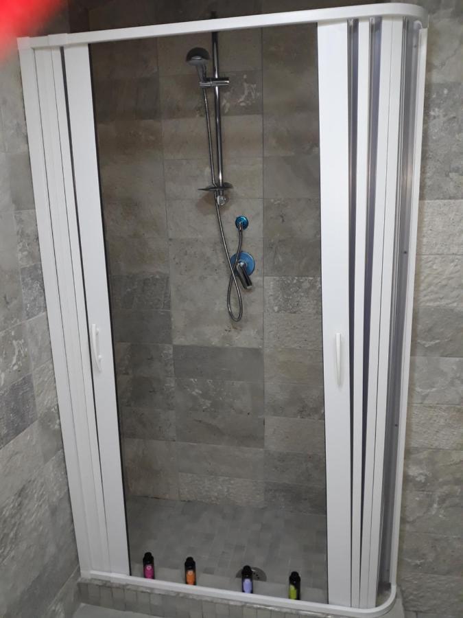 Qui Family Apartment Наполи Екстериор снимка
