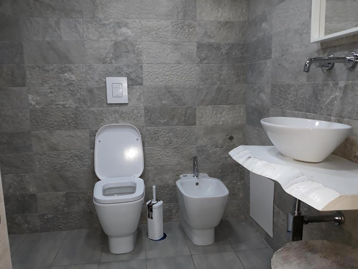 Qui Family Apartment Наполи Екстериор снимка