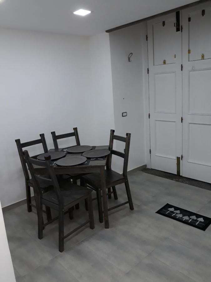 Qui Family Apartment Наполи Екстериор снимка